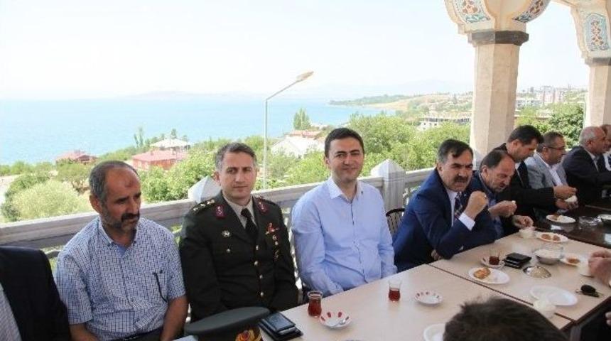 Ahlat&rsquo;ta Bayramlaşma T&ouml;reni