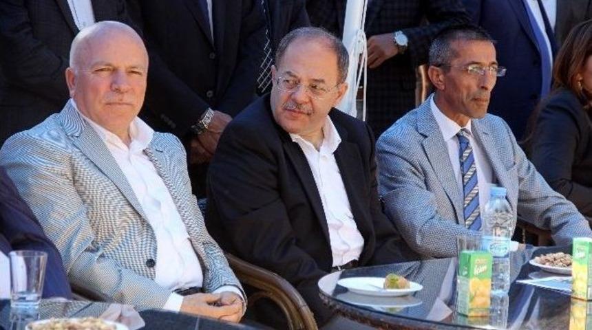 Bakan Akdağ, Ak Parti Erzurum İl Teşkilatının D&uuml;zenlediği Bayramlaşma Programına Katıldı