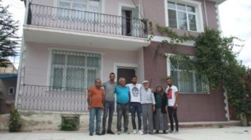 Yıldız Futbolcu Yasin &Ouml;ztekin Baba Ocağını Ziyaret Etti