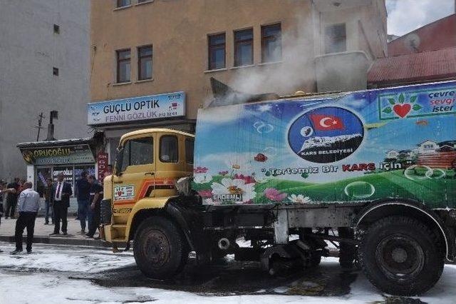 Kars Belediyesi’ne Ait Yol Süpürme Aracı Alev Aldı 1