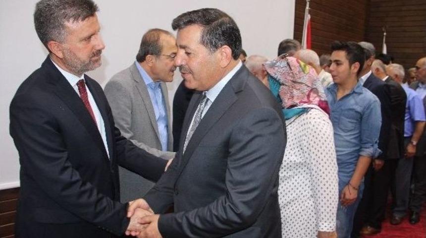 Ak Parti Elazığ İl Teşkilatı&rsquo;nda Bayramlaşma T&ouml;reni