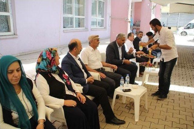 Hdp Polise Şeker İkram Edip Bayramını Kutladı