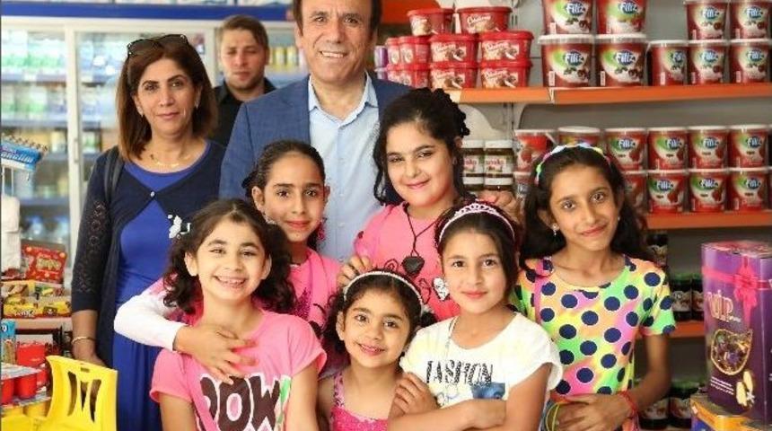 Başkan Gen&ccedil;, Esnaf Ve Huzurevi Sakinlerinin Bayramını Kutladı