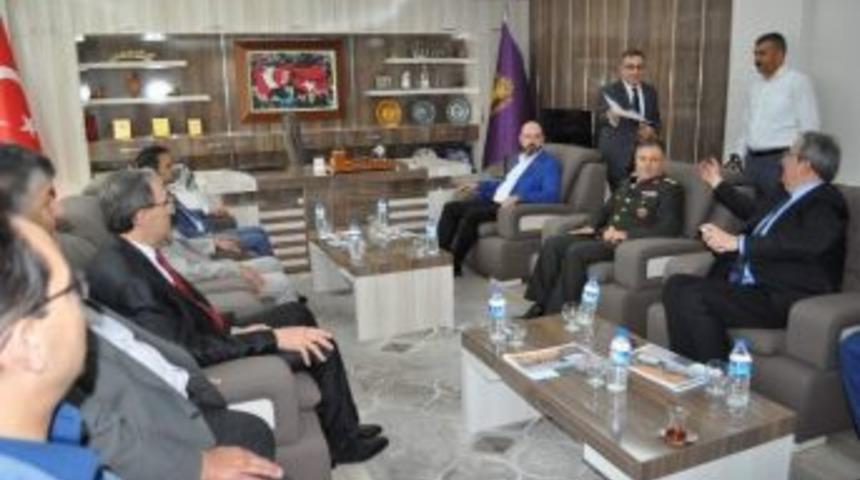 Nevesob&rsquo;taki Bayramlaşmaya Protokol De Katıldı