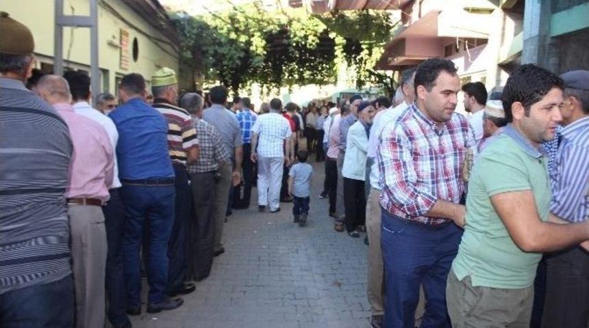 Bu K&ouml;yde Dijital Bayramlaşma Rağbet G&ouml;rmedi, T&uuml;m Eller Birbirine Kavuştu