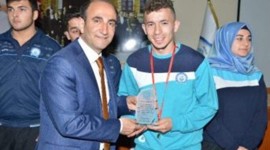 D&uuml;nya Şampiyonası&rsquo;na &lsquo;yıldırım&rsquo; Damgası