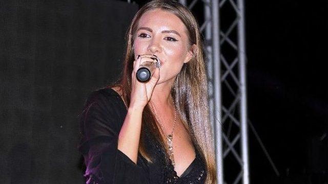 Dünyaca Ünlü Şarkıcı Otilia, Serdar Ortaç’ın Şarkısıyla Coşturdu