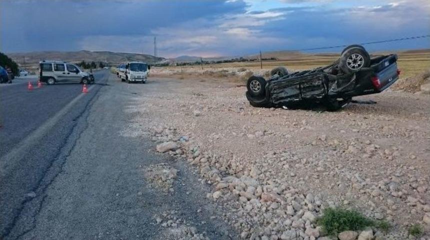 Hafif Ticari Ara&ccedil; İle Pikap &Ccedil;arpıştı: 5 Yaralı