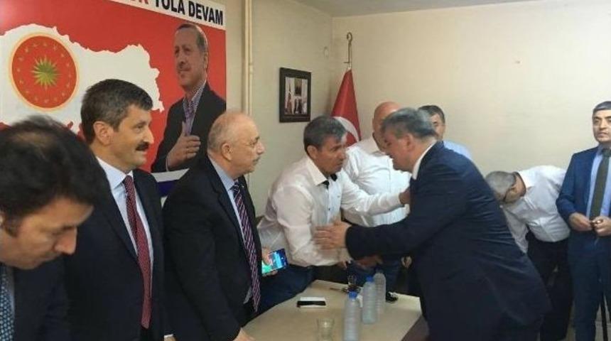 Ak Parti&rsquo;liler Kilimlilerle Bayramlaştı