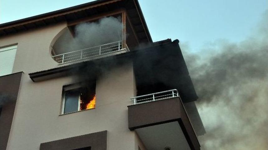 Antalya&rsquo;da Ev Yangını