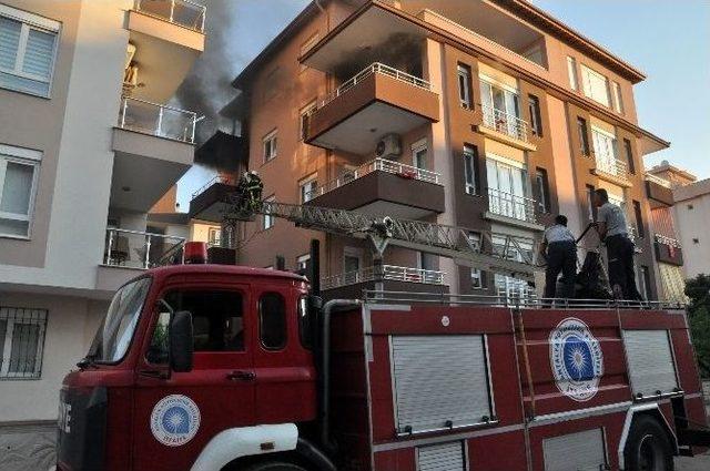 Antalya’da Ev Yangını