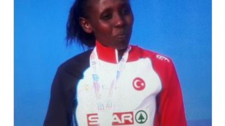 Yasemin Can Rekorla Kazandı