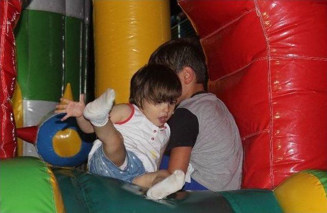 Bayrama En &Ccedil;ok Onlar Sevindi 2