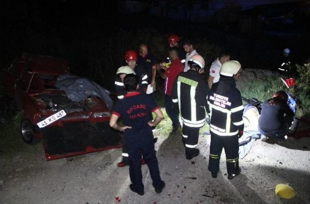 Park Halindeki Tır&rsquo;a &Ccedil;arpan Otomobil Par&ccedil;alandı: 4 &Ouml;l&uuml; 1 Yaralı