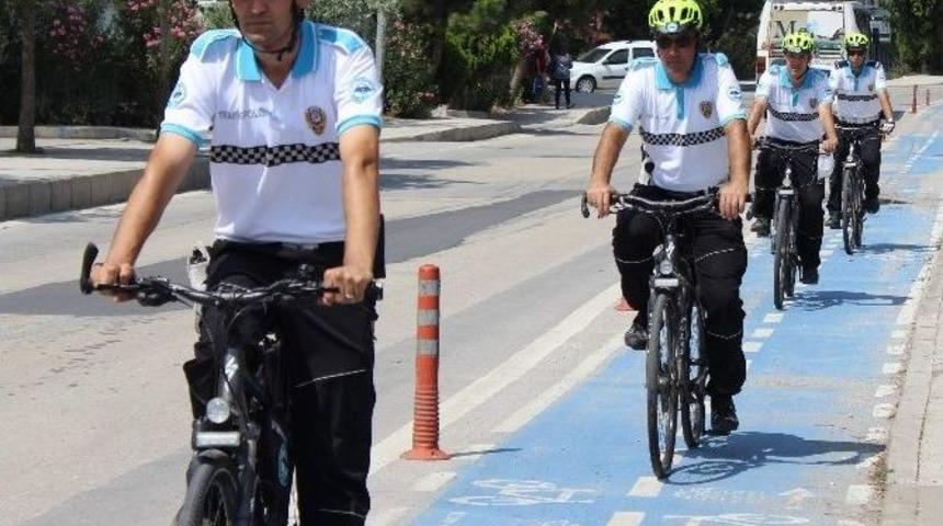 (&ouml;zel Haber) Bisikletli Polisler Engellilerin G&ouml;ren G&ouml;z&uuml; Oldu
