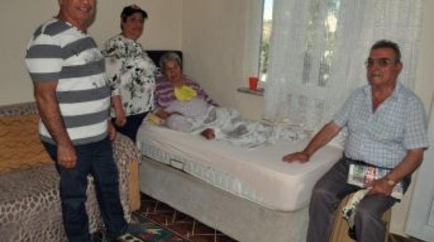 (&ouml;zel Haber) Hasta Annesine 13 Yıldır G&ouml;z&uuml; Gibi Bakıyor