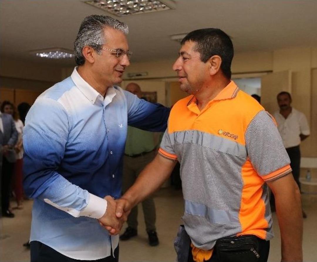 &ldquo;insanlık &Ouml;lmemiş&rdquo; Dedirten İş&ccedil;iye &Ouml;d&uuml;l