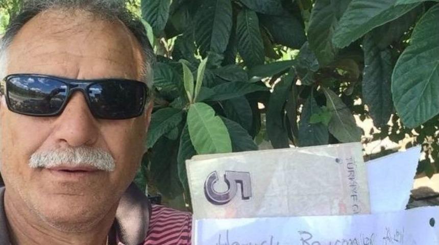 Hamile Eşi İ&ccedil;in Aldığı Meyvelerin Parasını Ağaca Astı