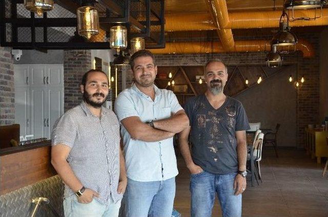 &Uuml;&ccedil; Yatırımcı Ofis-cafe-restoran Konseptini İzmir&rsquo;e Getirdi 1