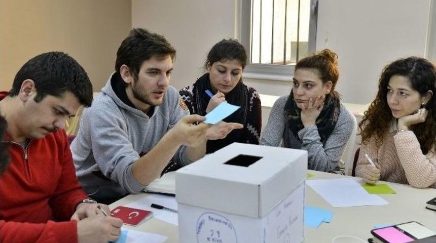 Gen&ccedil;lerden G&ouml;n&uuml;ll&uuml;l&uuml;k &Ccedil;ağrısı