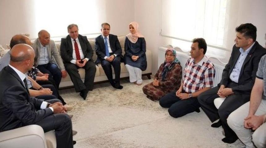 Karaman&rsquo;da Şehit Ailelerine Bayram Ziyareti