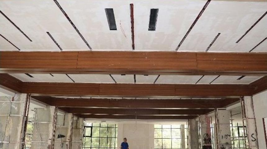 Yeni Sergi Salonunda &Ccedil;alışmalar Devam Ediyor