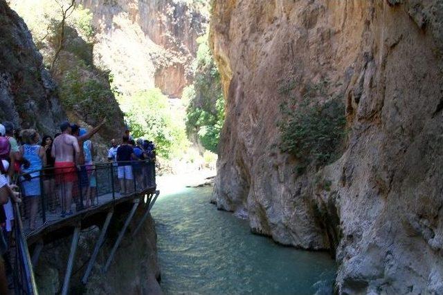 Saklıkent Kanyonu’na Ziyaretçi Akını