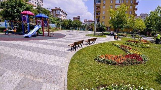 Maltepe’nin Parkları Çiçeklendi