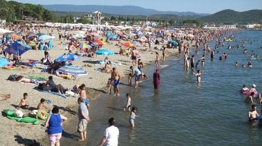 Sahillerde Bayram Bereketi Yaşanıyor