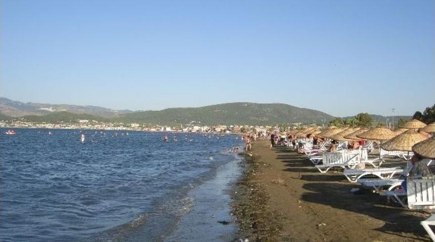 Urla Sahilleri Doldu Taştı