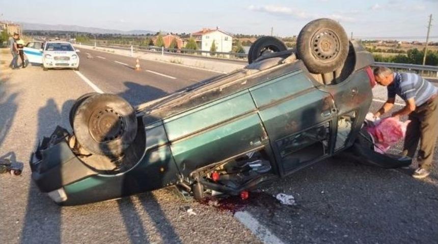 Uşak&rsquo;ta Trafik Kazası; 1 &Ouml;l&uuml;, 2 Yaralı