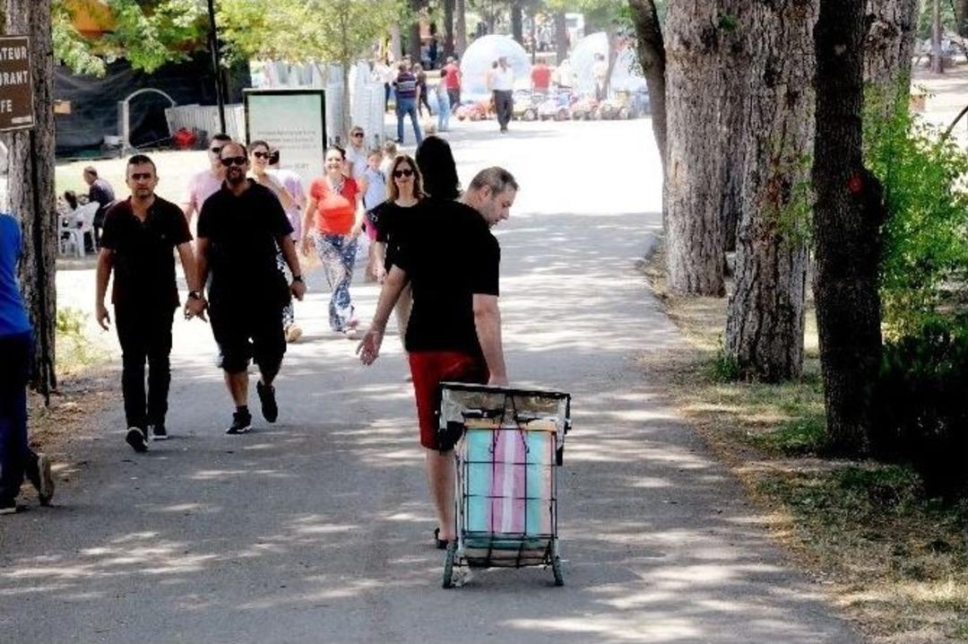 Mangalını Alan Pikniğe Koştu