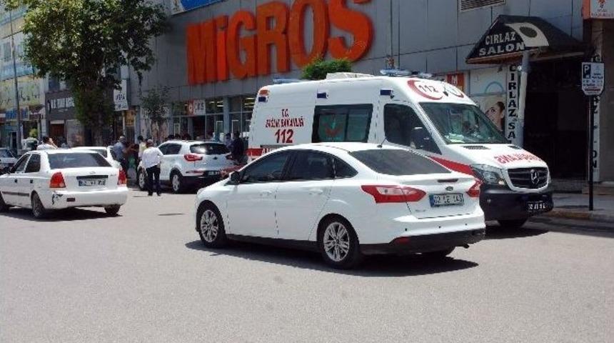 Otomobil İle Motosiklet &Ccedil;arpıştı: 1 Yaralı