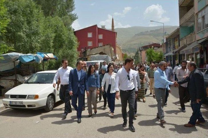 Hdp Eş Genel Başkan’ı Yüksekdağ Çatak’da Bayramlaştı G1