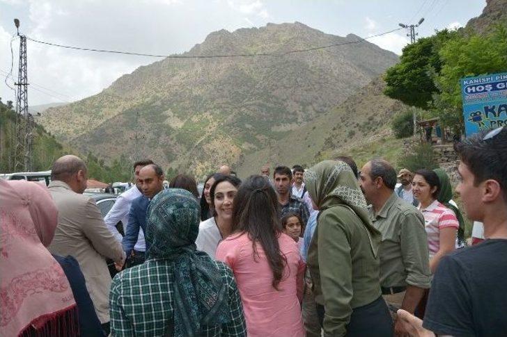 Hdp Eş Genel Başkan’ı Yüksekdağ Çatak’da Bayramlaştı G2