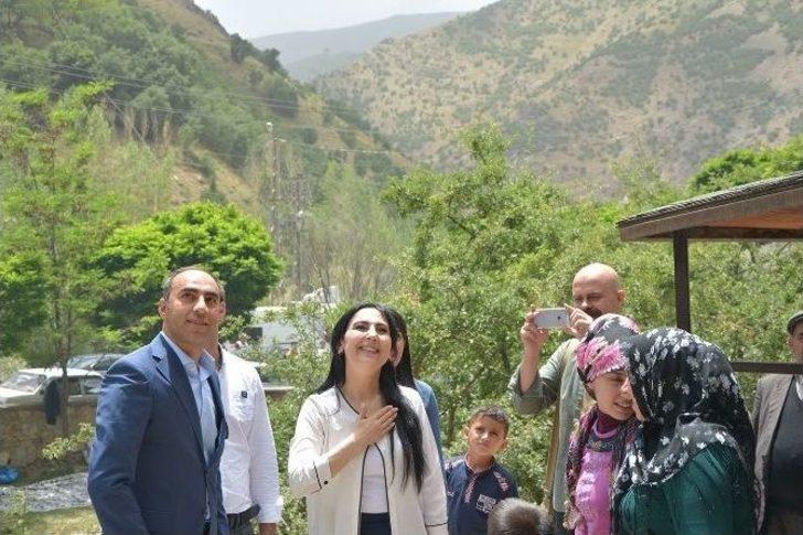 Hdp Eş Genel Başkan’ı Yüksekdağ Çatak’da Bayramlaştı G3