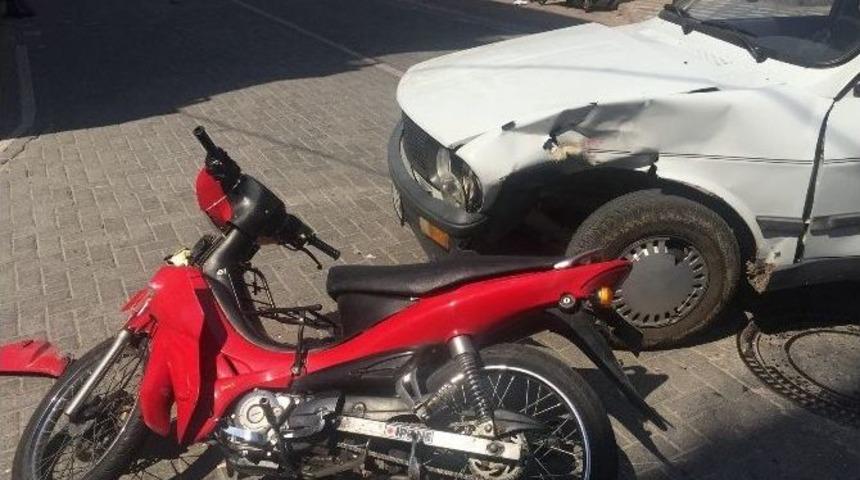 Akhisar’da Motosiklet İle Otomobil Çarpıştı: 1 Yaralı