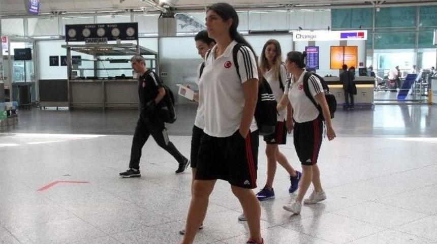 A Milli Bayan Basketbol Takımı Slovenya&rsquo;ya Gitti
