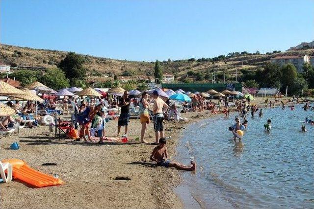 Foça’ya 300 Bin Kişi Geldi