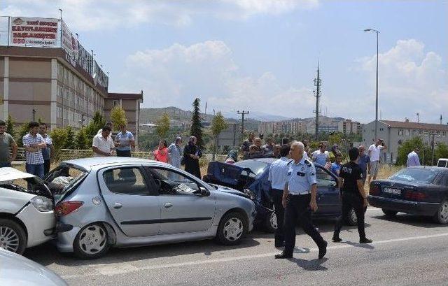 Karabük’te Zincirleme Trafik Kazası: 10 Yaralı