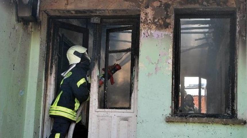 Salihli&rsquo;de Ev Yangını