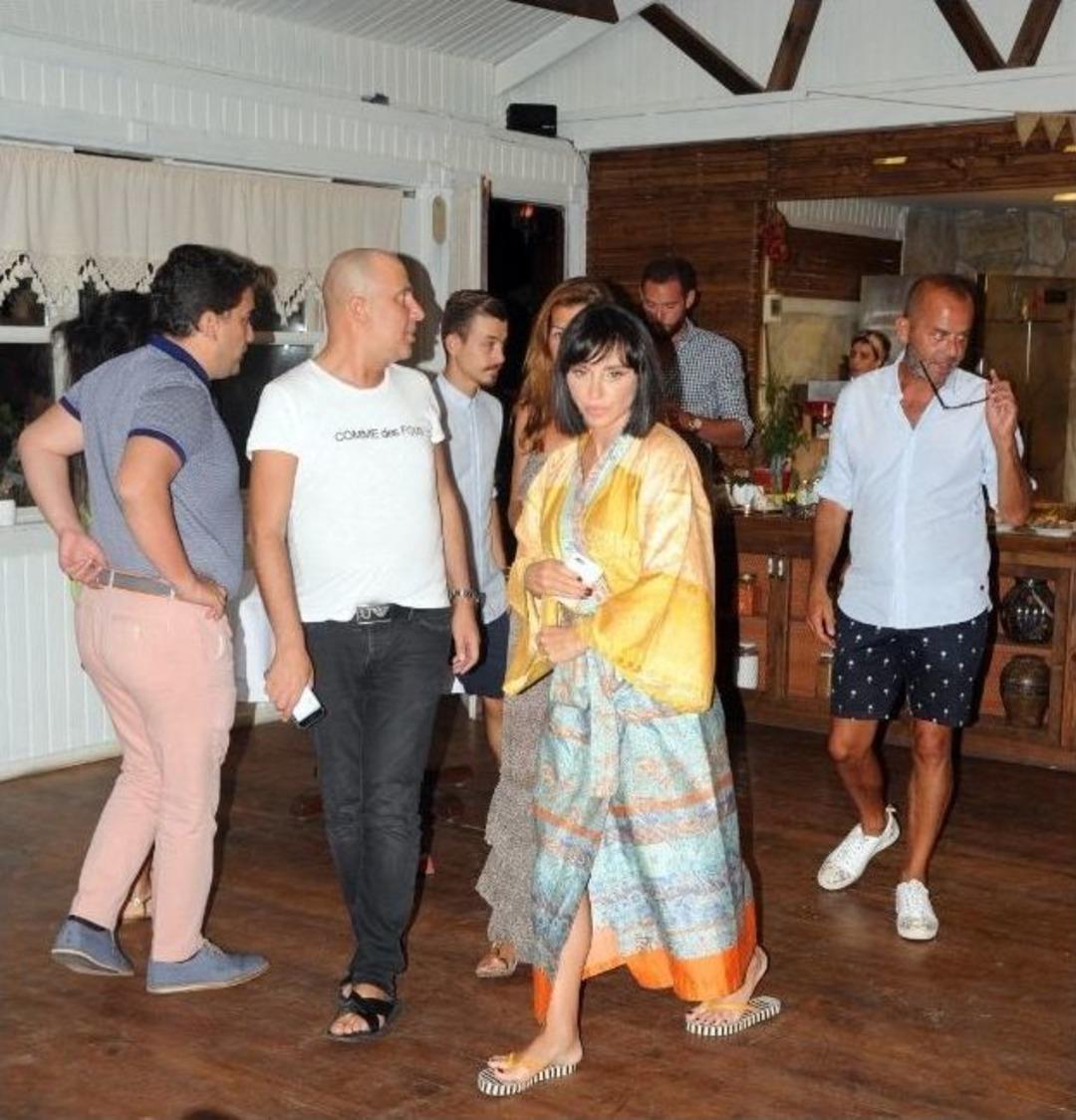 Hadise&rsquo;nin Mekanı Savaş Alanına D&ouml;nd&uuml;, G&uuml;lşen Ve Eşi Ozan &Ccedil;olakoğlu Kavganın Ortasında Kaldı