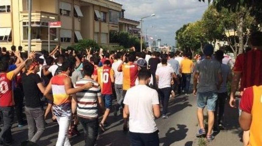 Galatasaraylı Taraftarlar, Y&ouml;netimi İstifaya &Ccedil;ağırdı