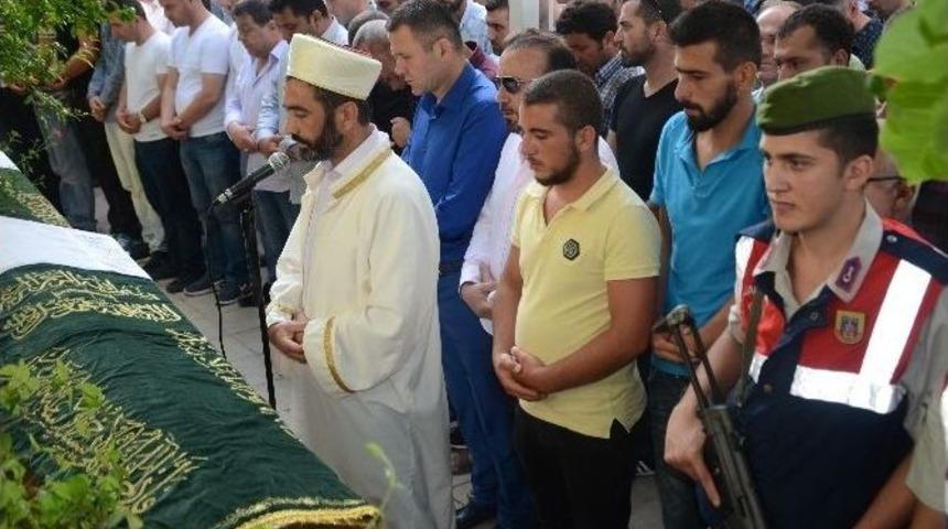 Kocaeli’de Aynı Kazada Ölen 3 Genç Yan Yana Defnedildi