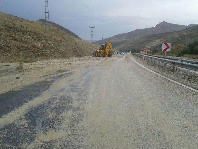 Sağanak Yağış, Malatya-kayseri Karayolunu Ulaşıma Kapattı