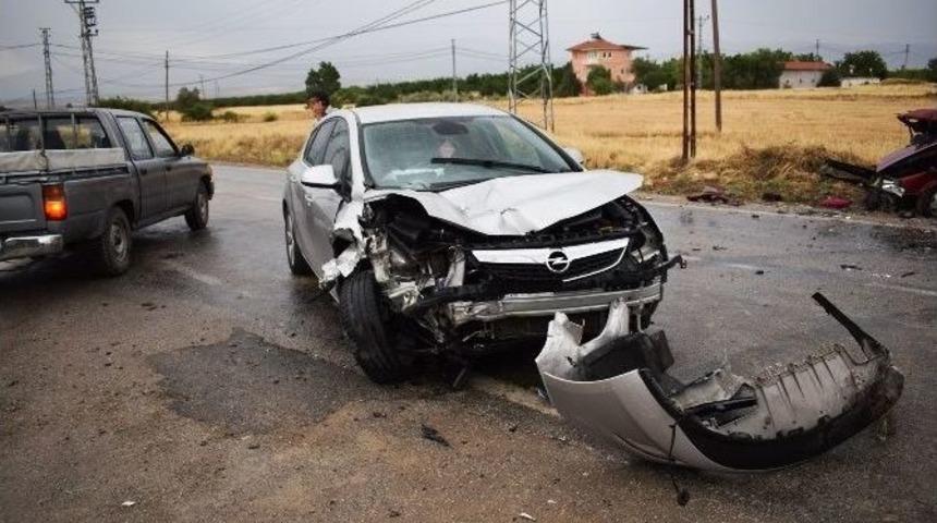 Ak&ccedil;adağ&rsquo;da Trafik Kazası: 4 Yaralı