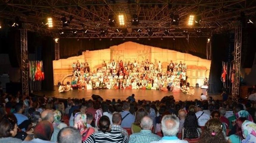 Altın Karag&ouml;z Halk Dansları Yarışmasına Bursalılar B&uuml;y&uuml;k İlgi G&ouml;sterdi