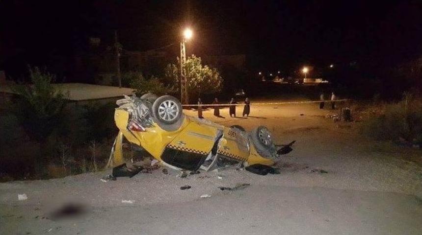 Motosiklete &Ccedil;arpan Ticari Taksi Takla Attı: 2 &Ouml;l&uuml;, 6 Yaralı