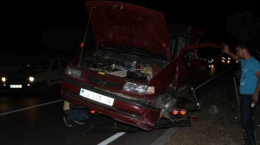 Otomobil Terk Şeride Girdi: 6 Yaralı