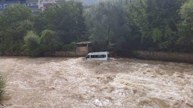 Artvin’in Yusufeli İlçesindeki Şiddetli Yağışın Neden Olduğu Tablo Gün Ağarınca Ortaya Çıktı